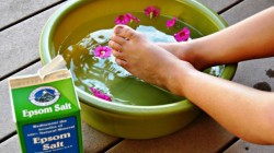 foot-soak-with-Listerine